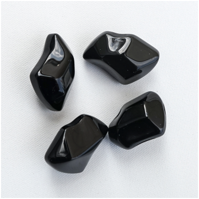 Dekoratyviniai akmenys KRATKI FIRE GLASS juodasis kristalas